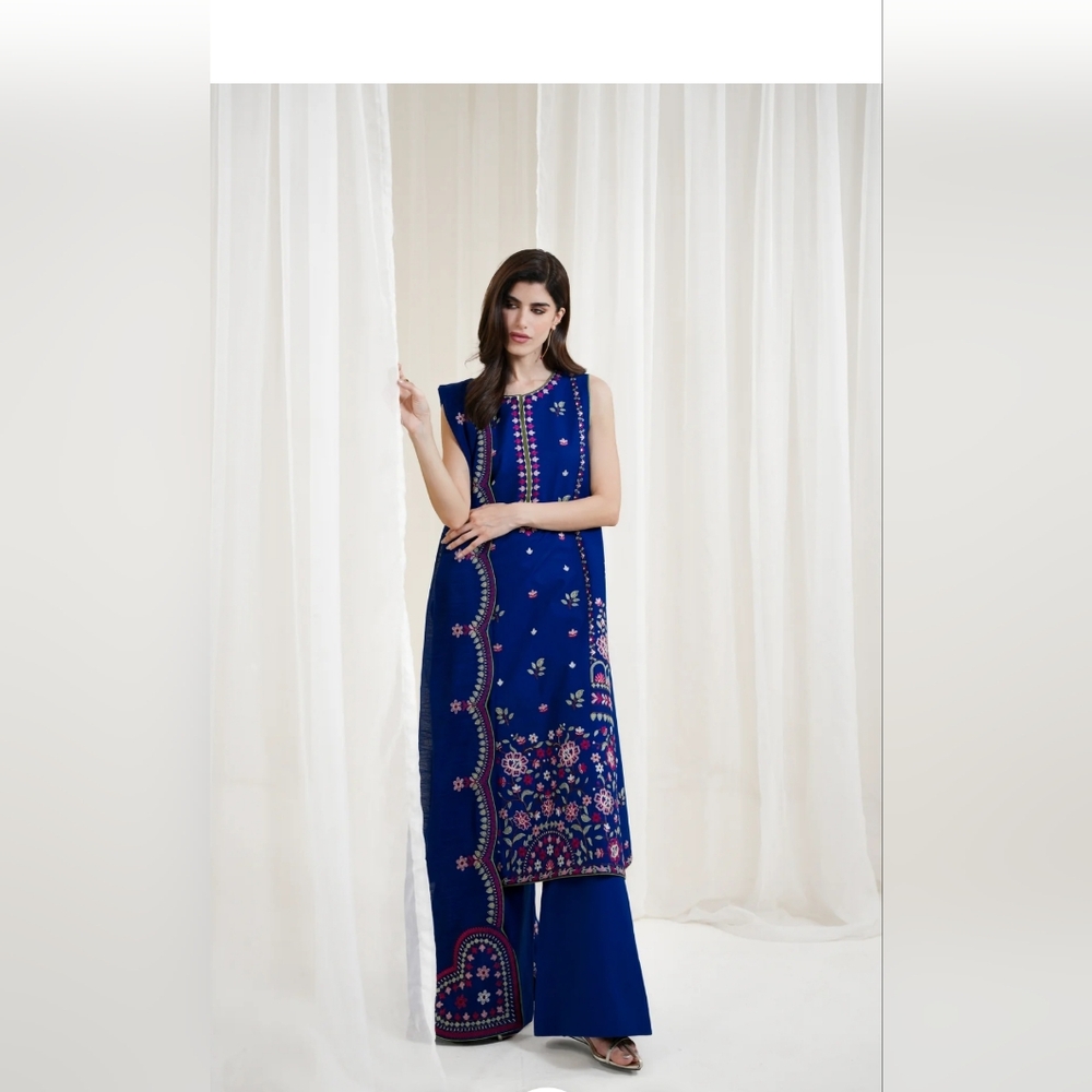 Pakistani luxery Lawn With Sleeves From Zaib.pk